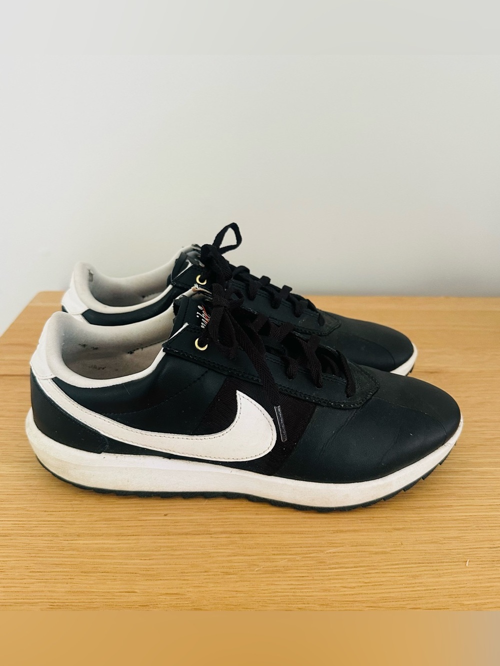 NIKE black and white sneakers